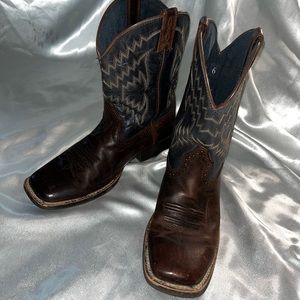 Boys Tycoon Ariat boots size 6